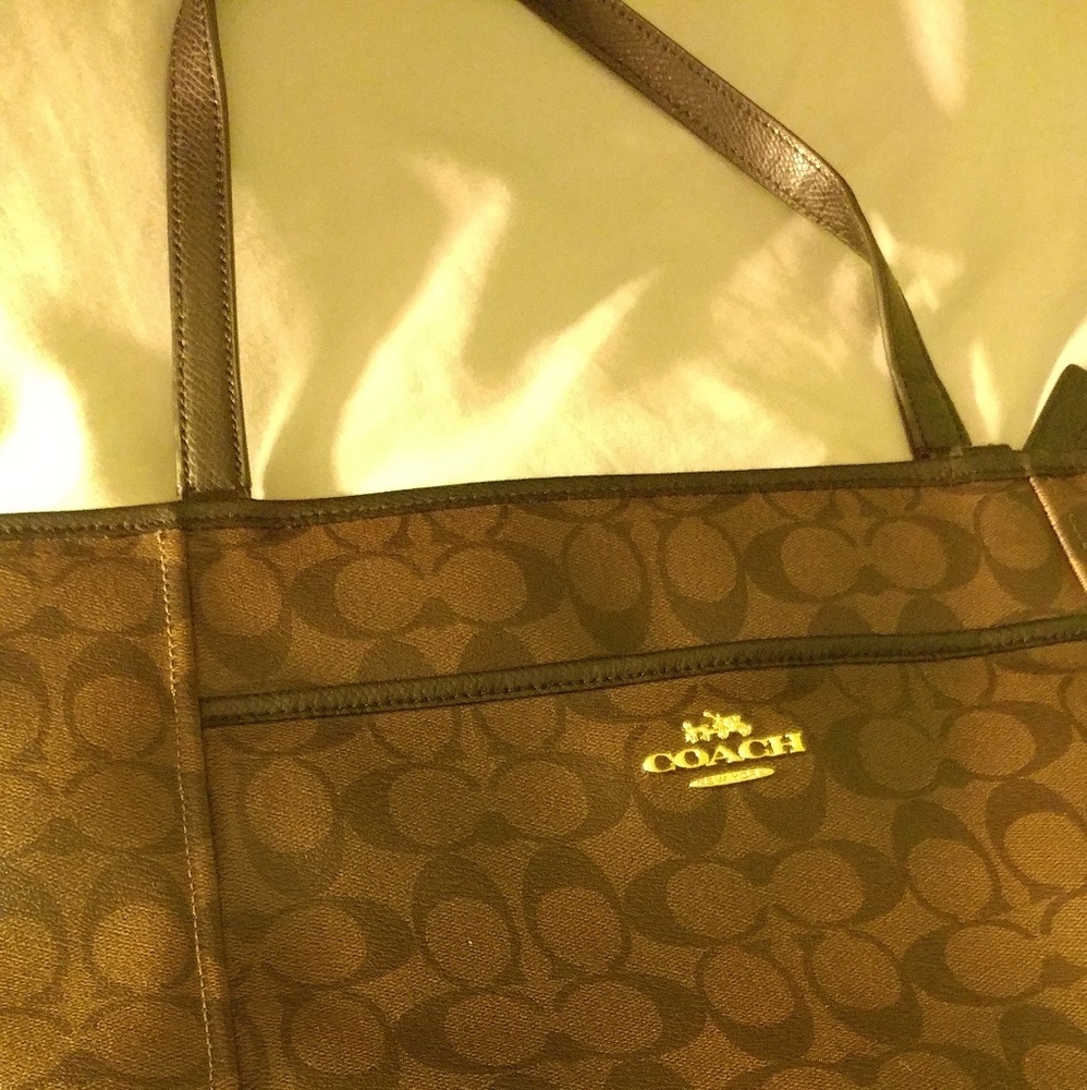 Beautiful Coach Handbag - Picture 2 of 6