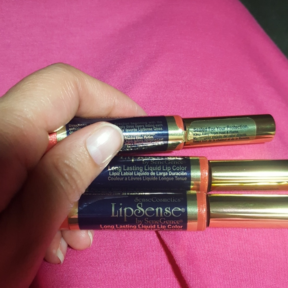 LipSence color Pomegranate.