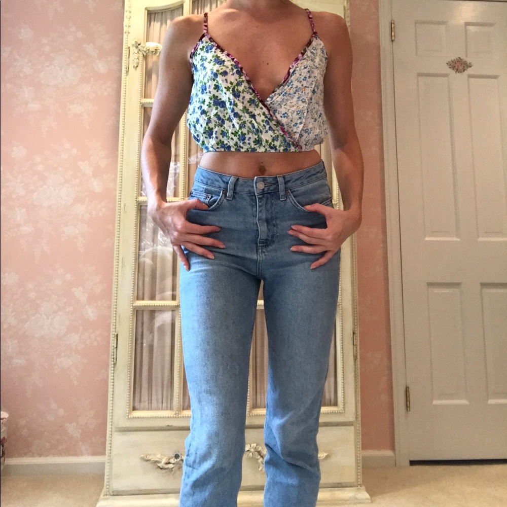 💝⚡️SALE⚡️Urban Outfitters Floral Crop Top