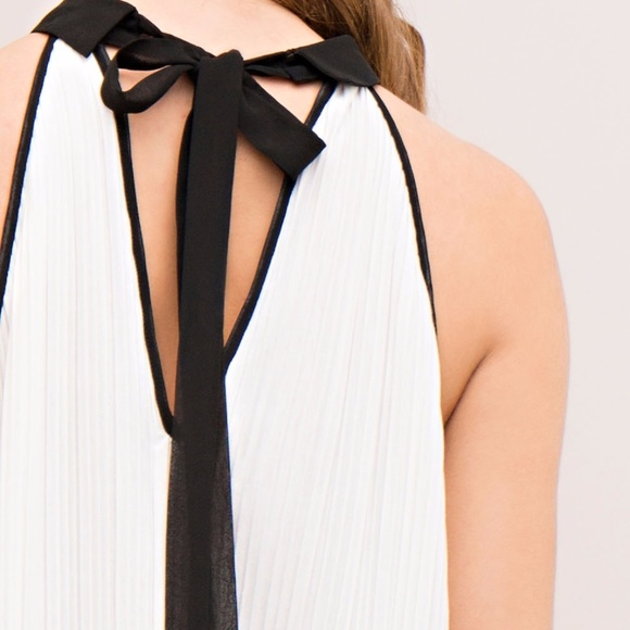 Pleated Halter Neckline Swing Top - Picture 5 of 7