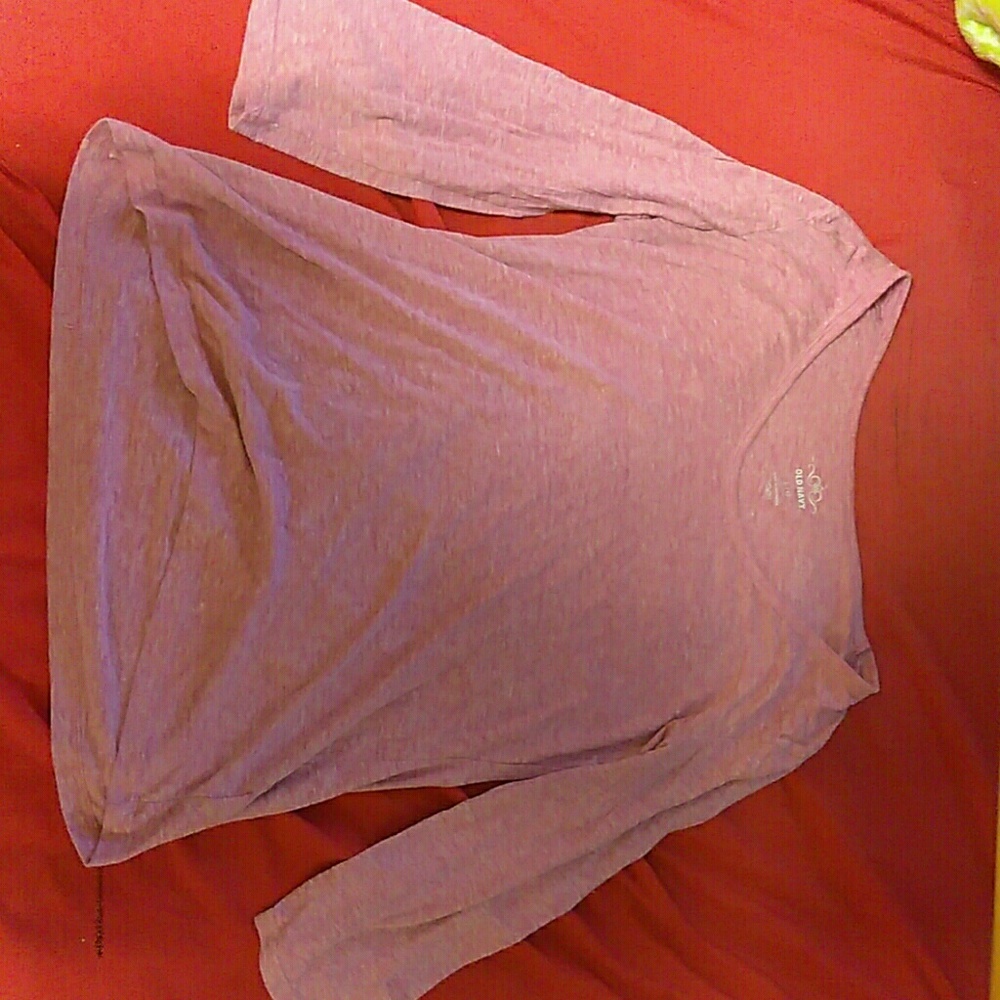 Semi-low cut t-shirt.