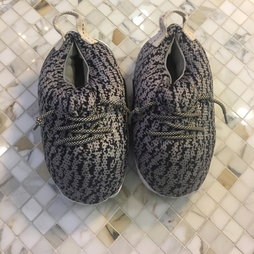 YEEZY SLIPPERS