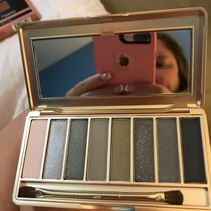 No.7 Eyeshadow Pallet