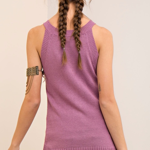 Sleeveless V-Neck Cable Knit Sweater - Picture 3 of 6