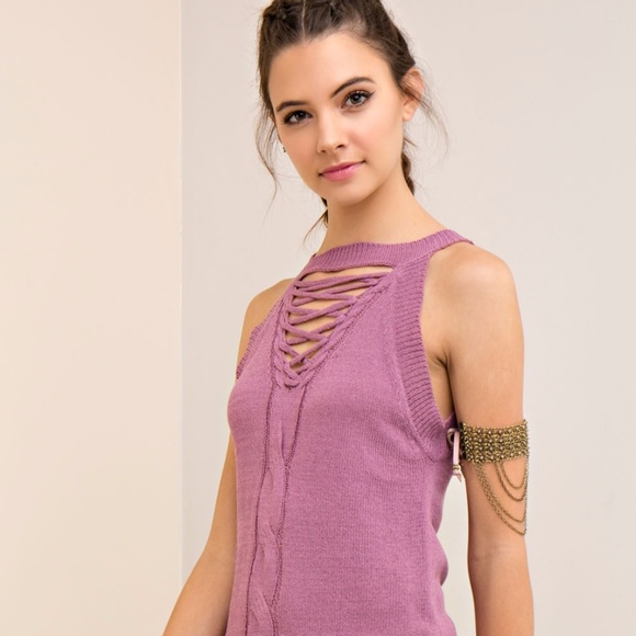 Sleeveless V-Neck Cable Knit Sweater - Picture 2 of 6