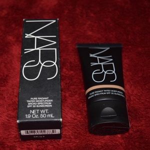NARS tinted Moisturizer