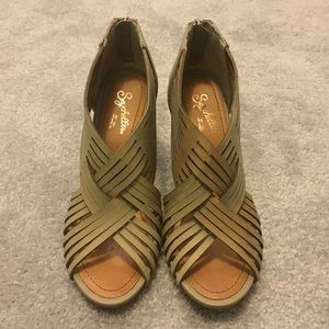 Seychelles Taupe Wedge Sandals