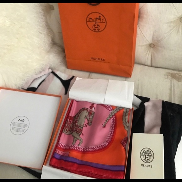 Hermes Accessories - NWT Hermes Silk Scarf in Box 🌟🌟🌟🌟🌟
