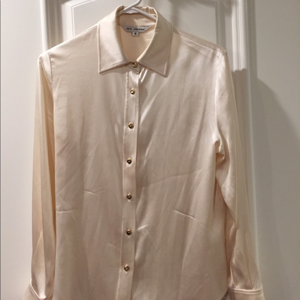 St. John silk blouse in new condition