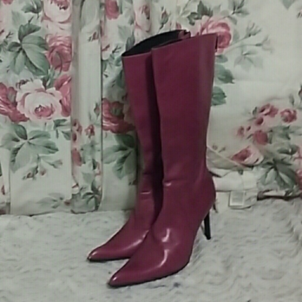 Violet high heels boots