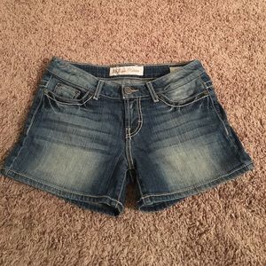 Super cute Buckle BKE Denim midi Shorts