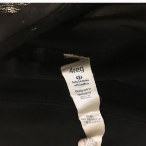 Lululemon grey and black skirt