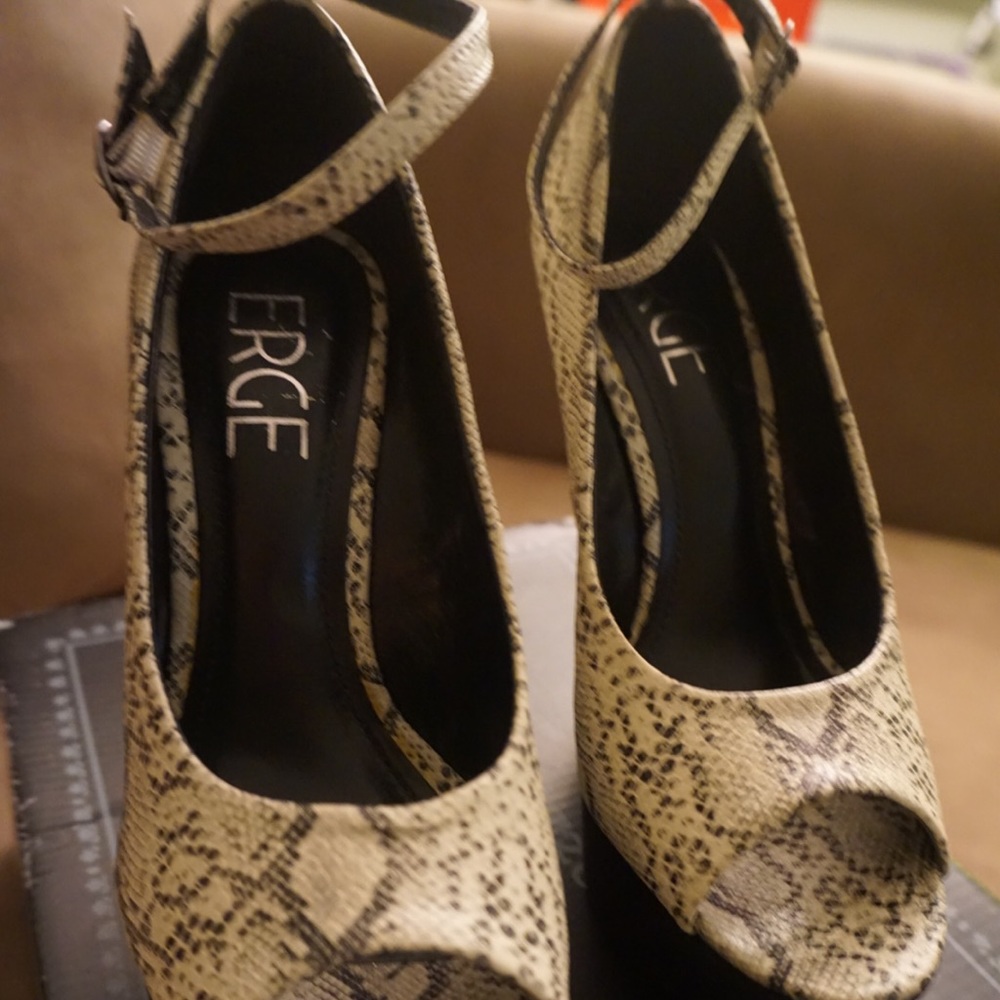 ERGE snake print wedges