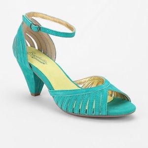 Seychelles Turning Point Clay Suede Heels