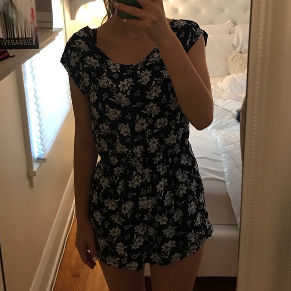 Forever 21 Other - Cute blue floral romper