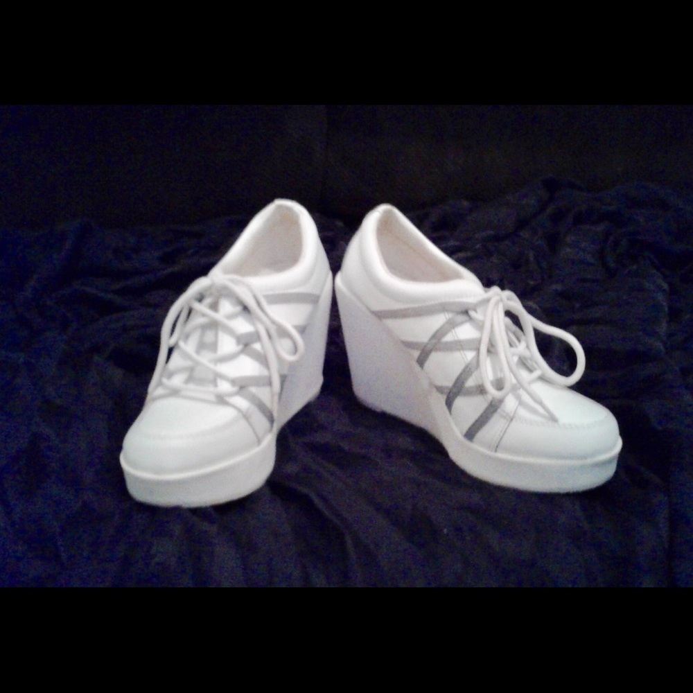 Soda Women's Excitation Lace Up Wedges Sz. 8.5