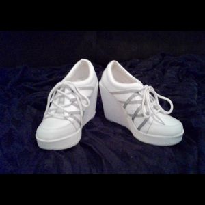 Soda Women's Excitation Lace Up Wedges Sz. 8.5
