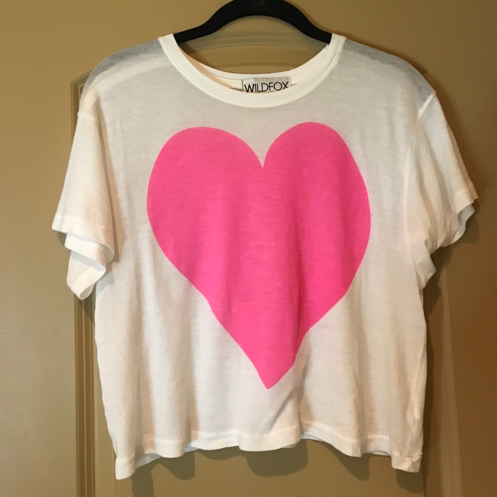 WHITE TEE W/ HIGHLIGHTER PINK HEART