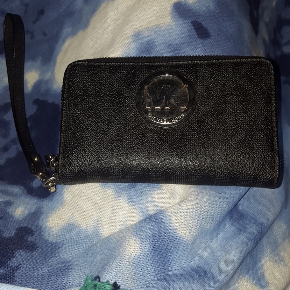 Michael kors wristlet