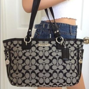 COACH Gallery Signature Black/White Shoulder Bag