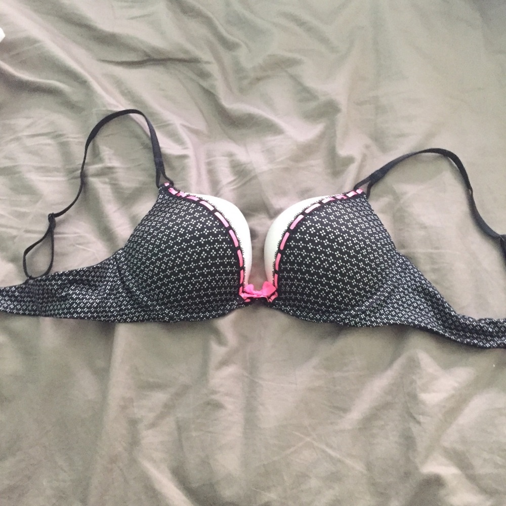 👙 Victoria's Secret Bombshell Bra - ⬆️ 2 sizes