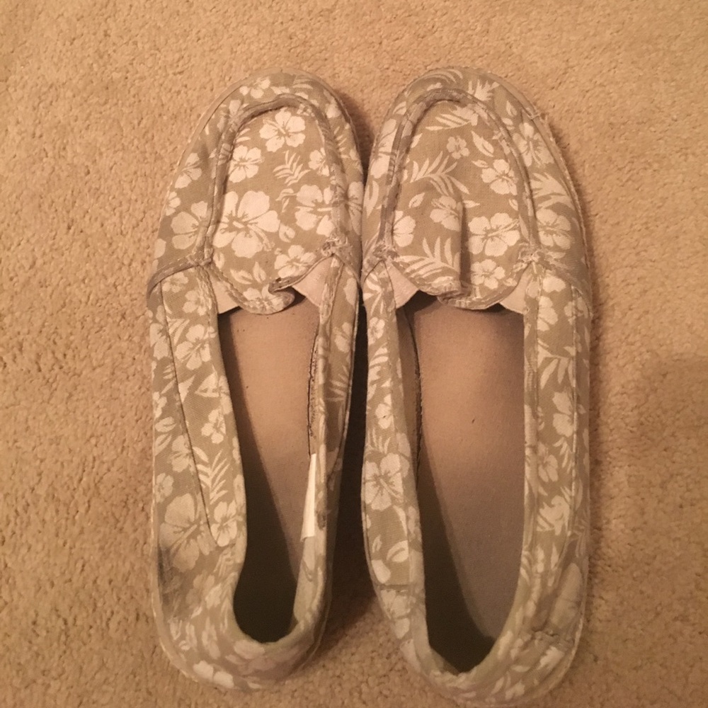 Hawaii themed slip ons