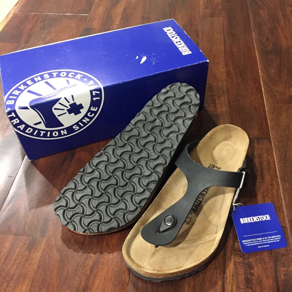 NWT Birkenstock Gizeh - Black
