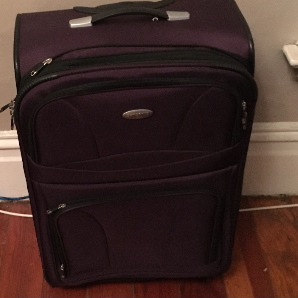 Barely used, eggplant Samsonite luggage!