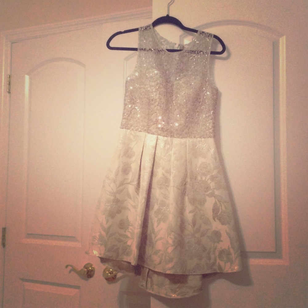 Gorgeous floral lace dress