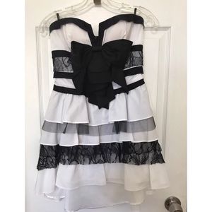 Rare bebe Ricki White Black Lace Dress XXS