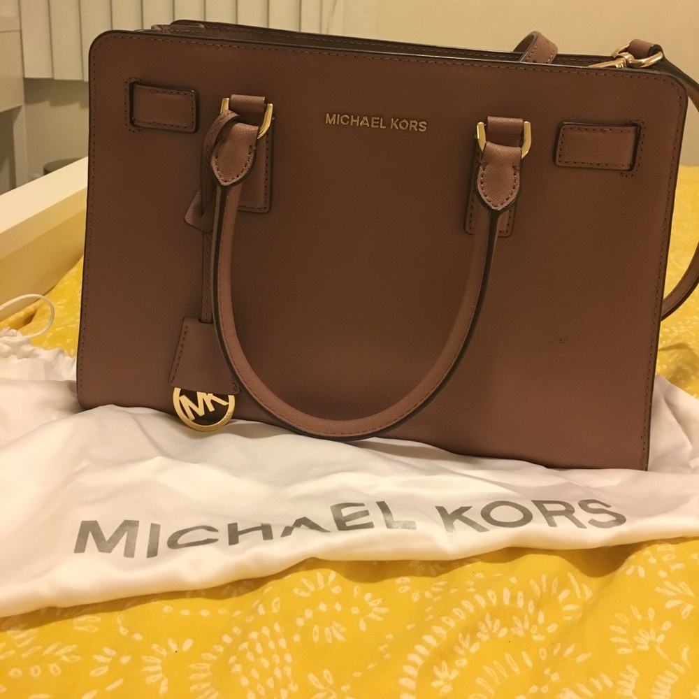 Light mauve pink cross body bag in gold hardware