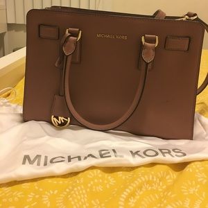 Light mauve pink cross body bag in gold hardware