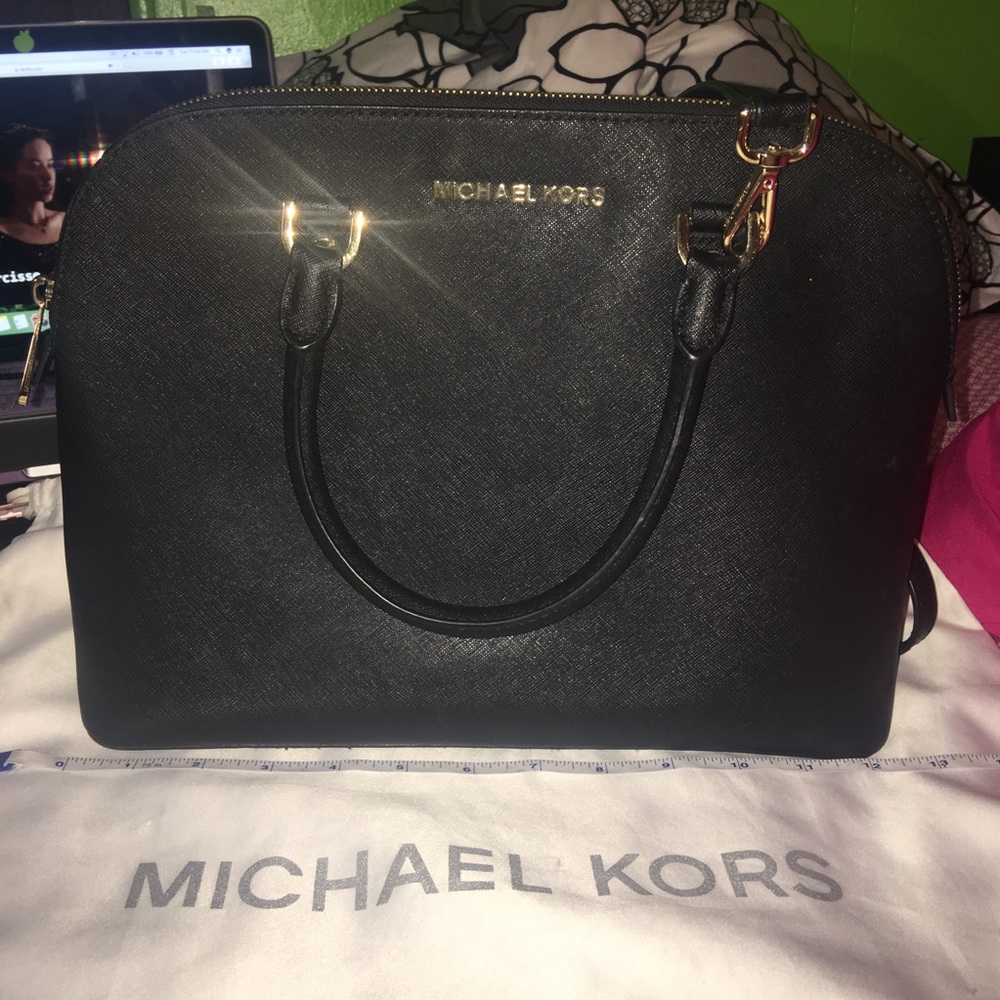 Michael Kors Cindy Dome in black 💖