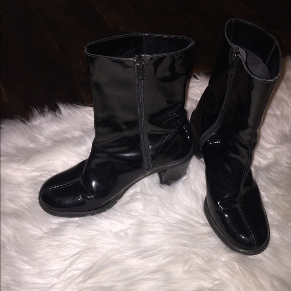 black perspex boots, used but in good condition 🖤 - Picture 1 of 3