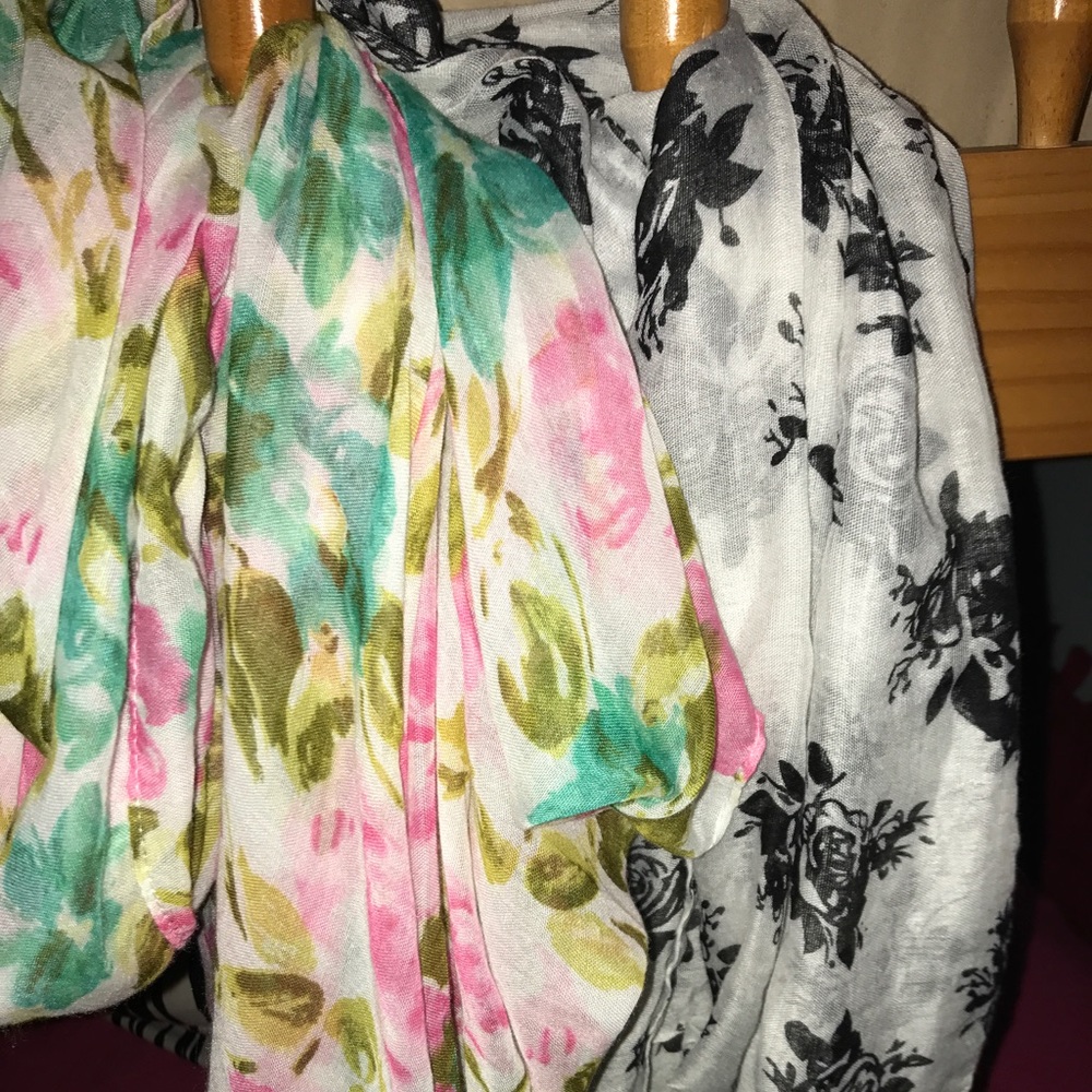 2 floral print scarves