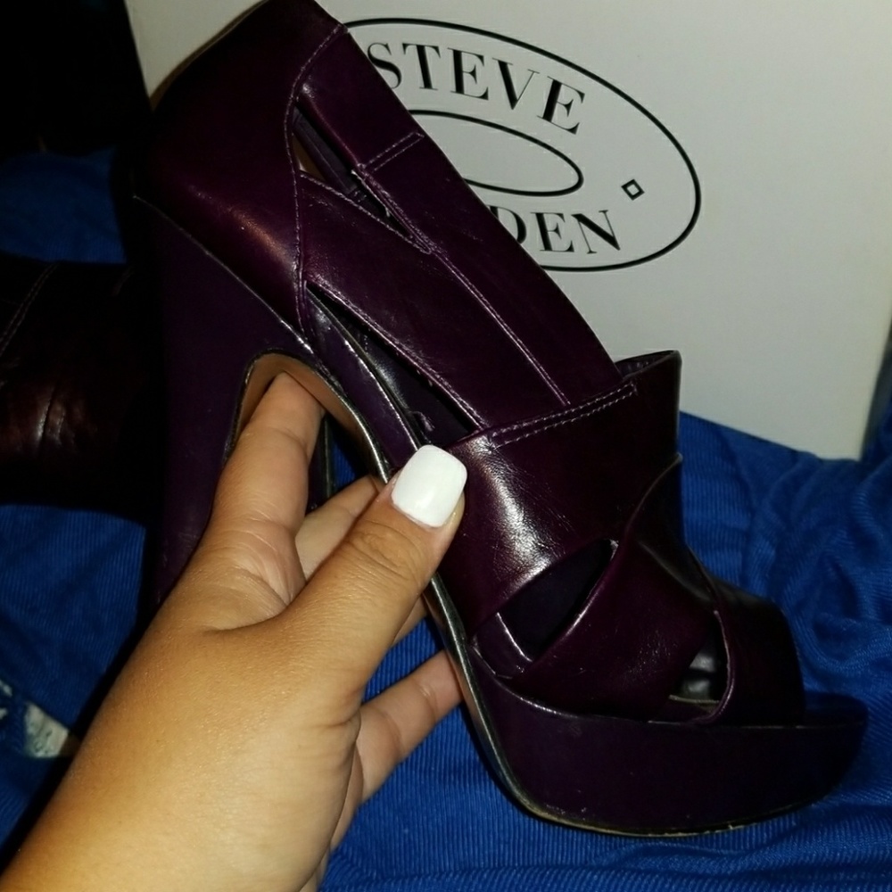 STEVE MADDEN LEATHER FLAMED HEEL SIZE 9.Price drop