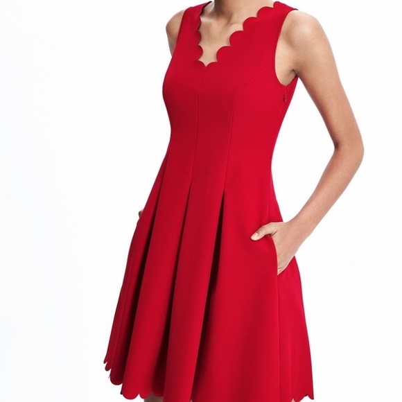 Banana Republic Dresses & Skirts - Banana Republic Scallop Dress 👗🌸🌸🌸🌸