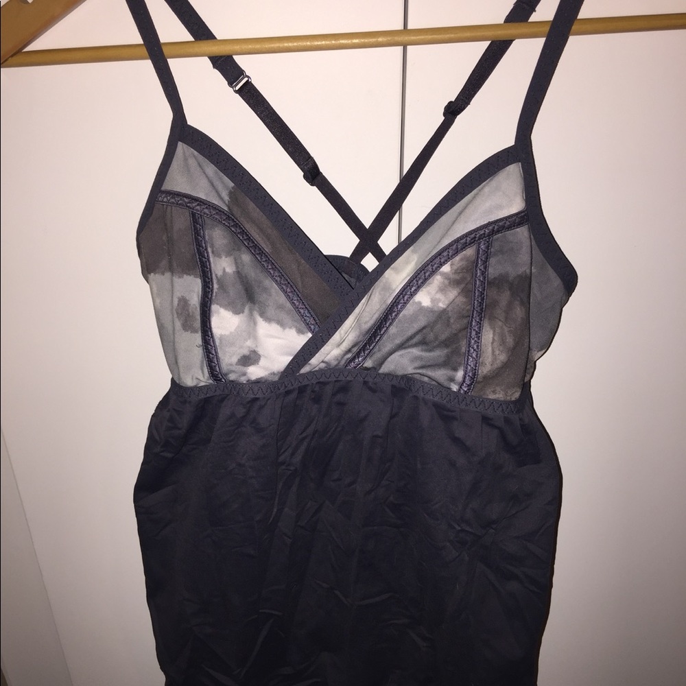 Lululemon tank 6