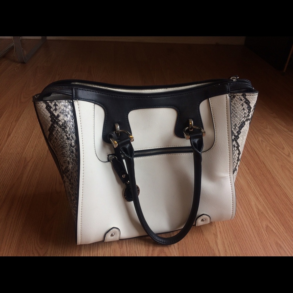 London fog handbag