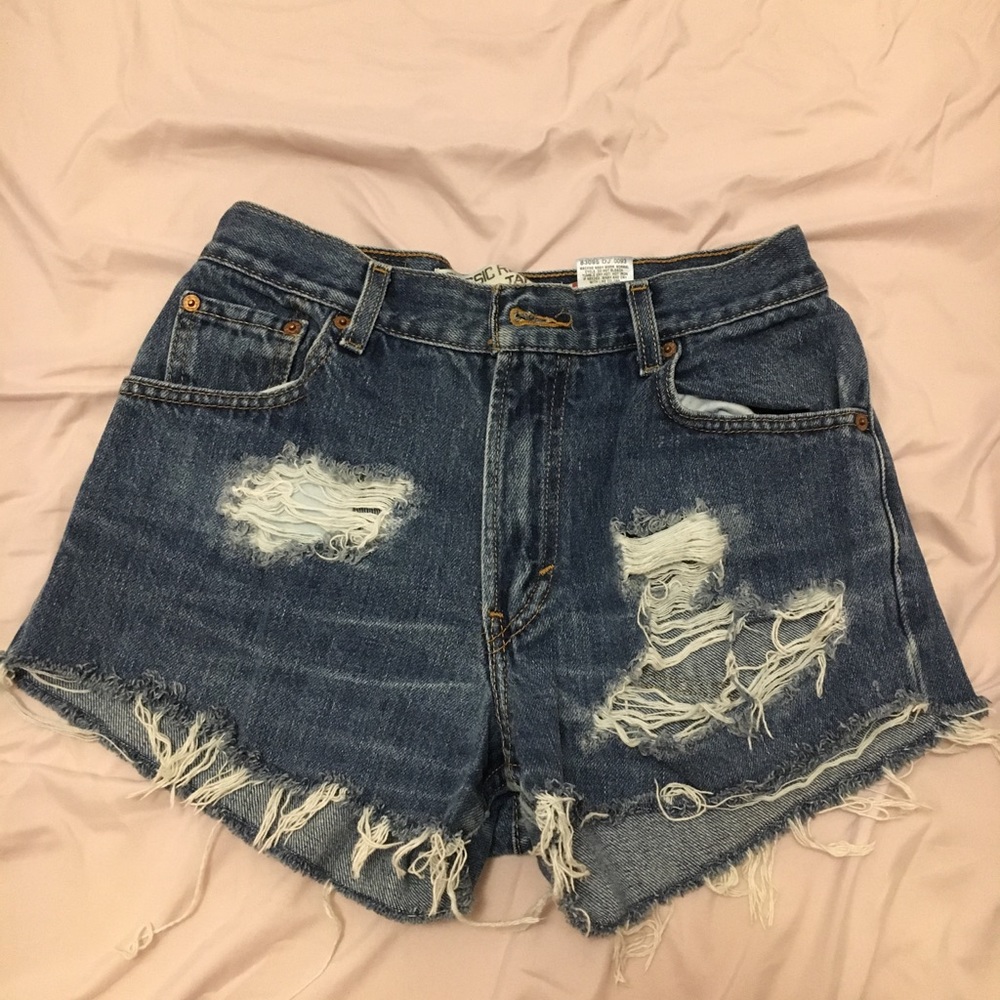 Levi denim shorts perfect for this hot weather