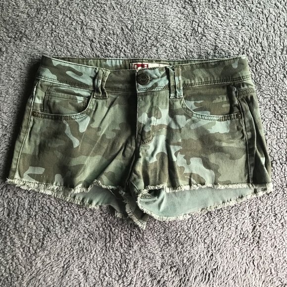 Size 3 Shorts - Picture 1 of 3