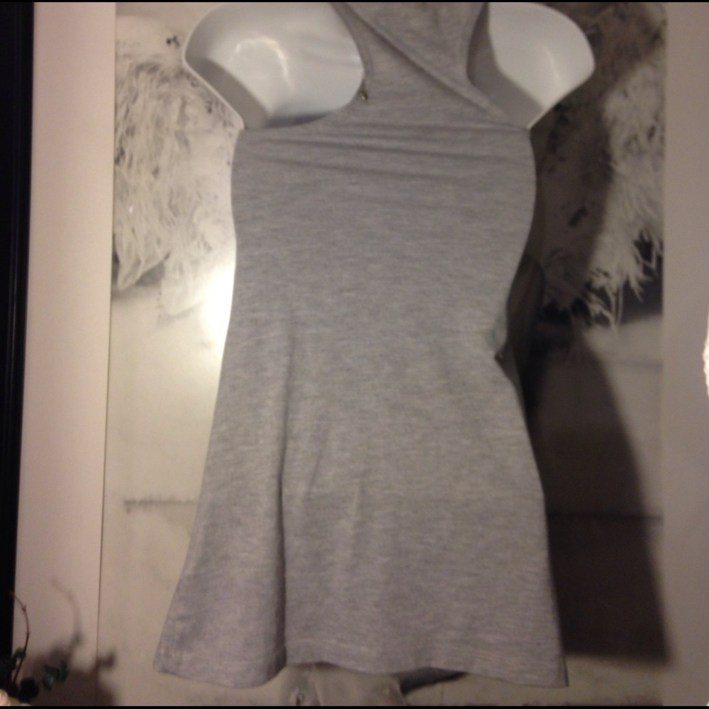 Lady gags tank - Picture 3 of 4