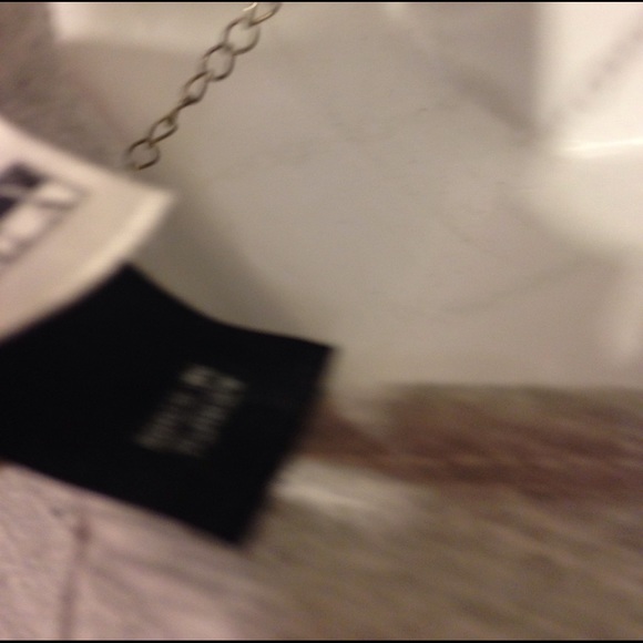 Lady gags tank - Picture 4 of 4