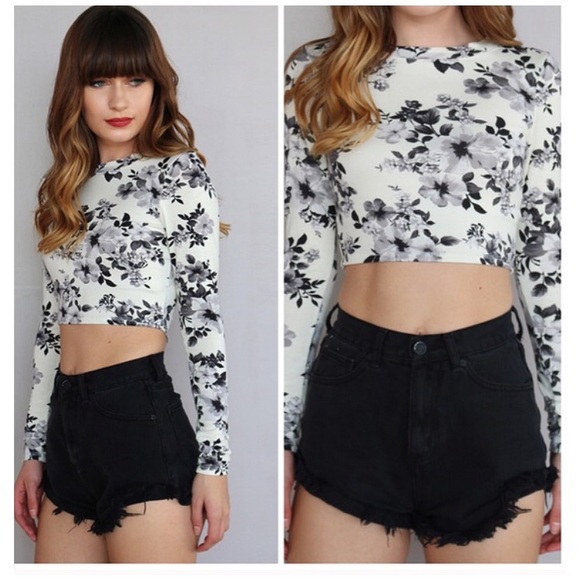 LIKE NEW Size XS Long Sleeve Floral Crop - Picture 3 of 3