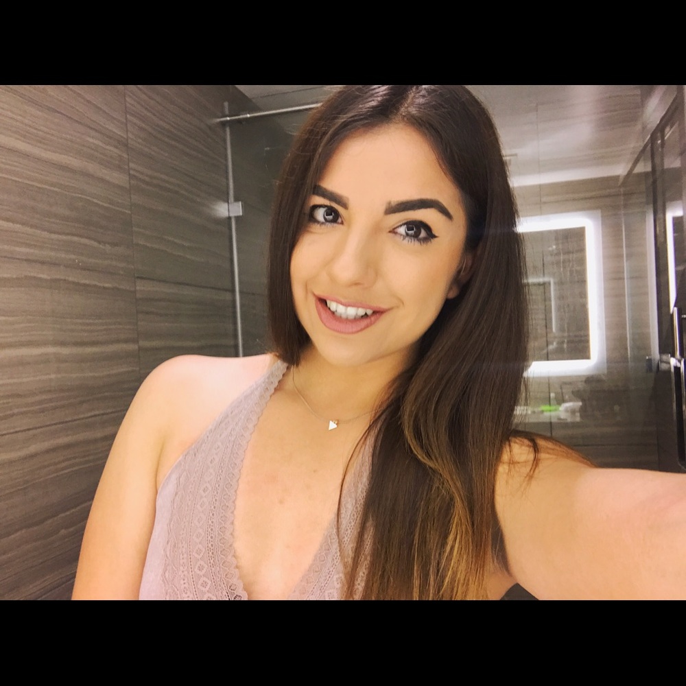 Meet your Posher, Claudia