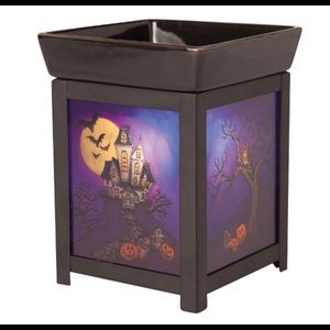 Scentsy house on haunted hill warmer