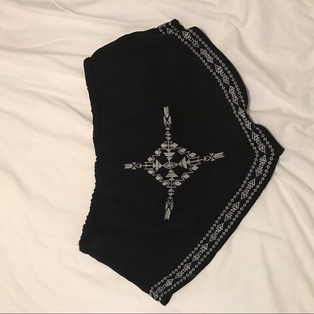 Bandeau embroidered top