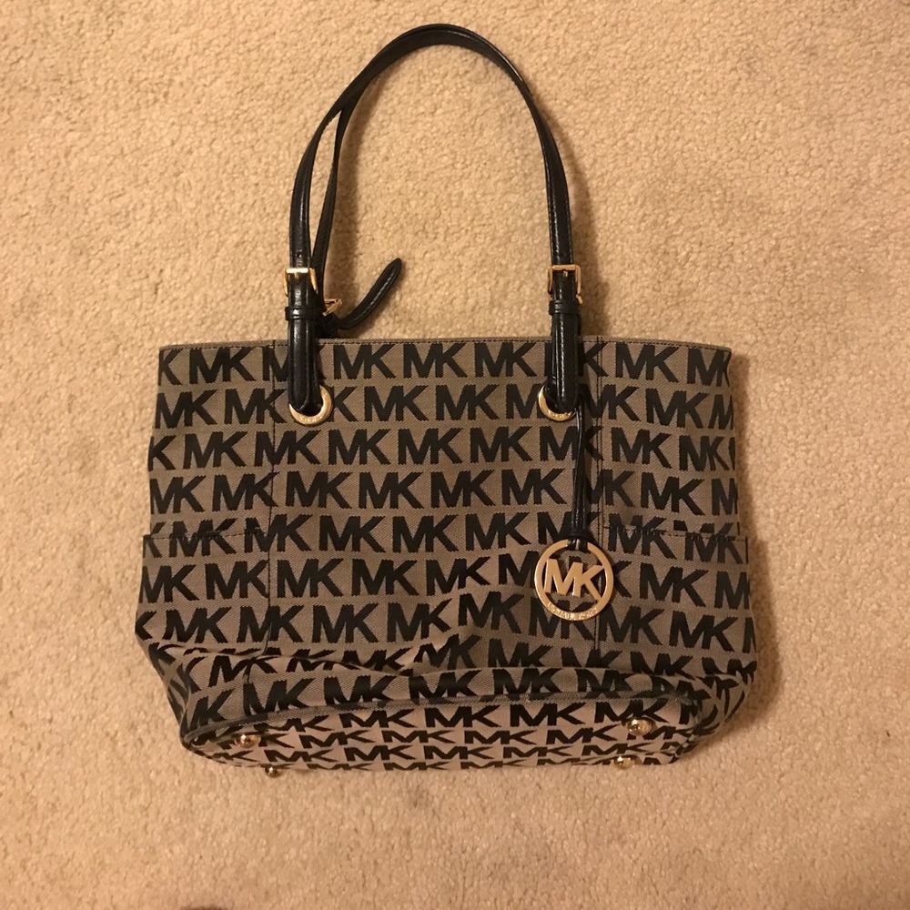 Michael Kors Purse (perfect condition)