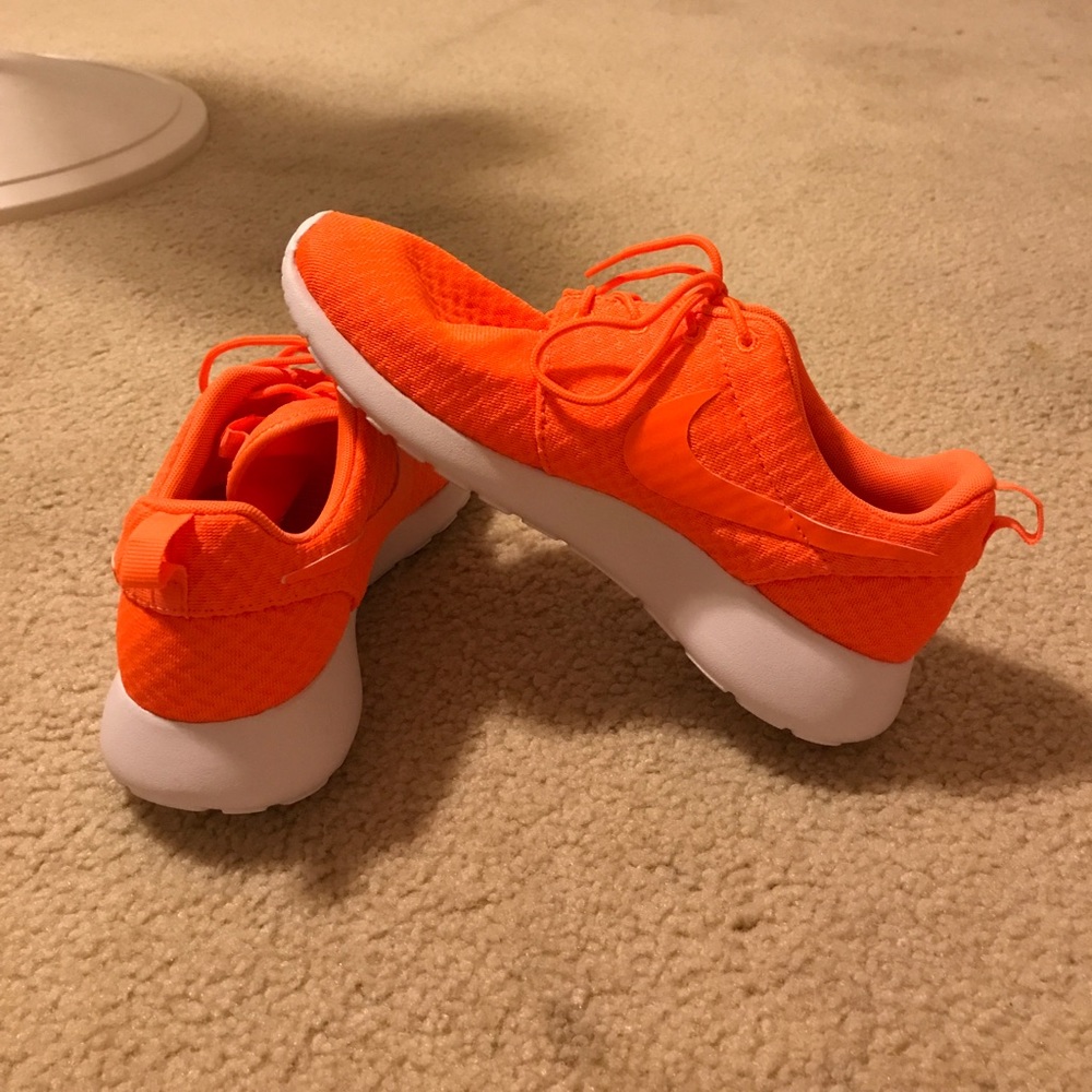 New Nike Roshes