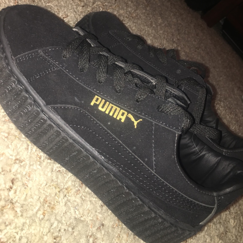 Never worn before black suede pumas